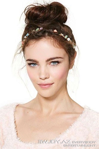 Saçlarınıza romantik toxunuşlar Saçlarınıza romantik toxunuşlar