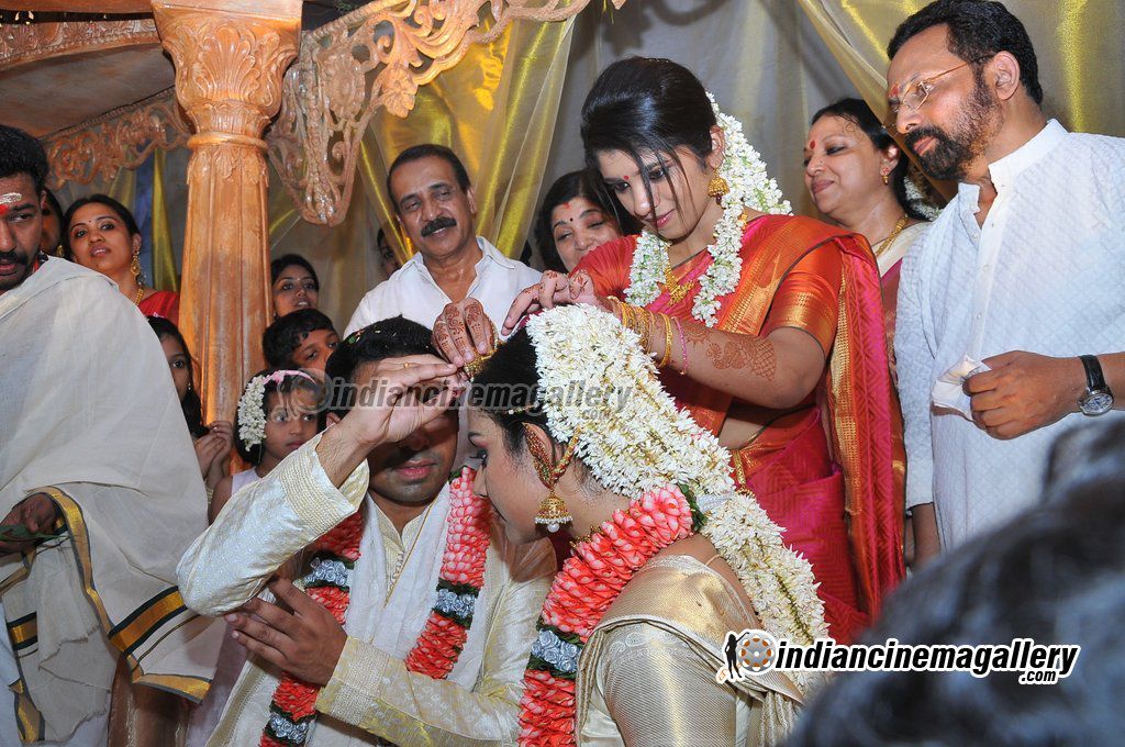 Samvritha Sunil Marriage stills _59_.JPG
