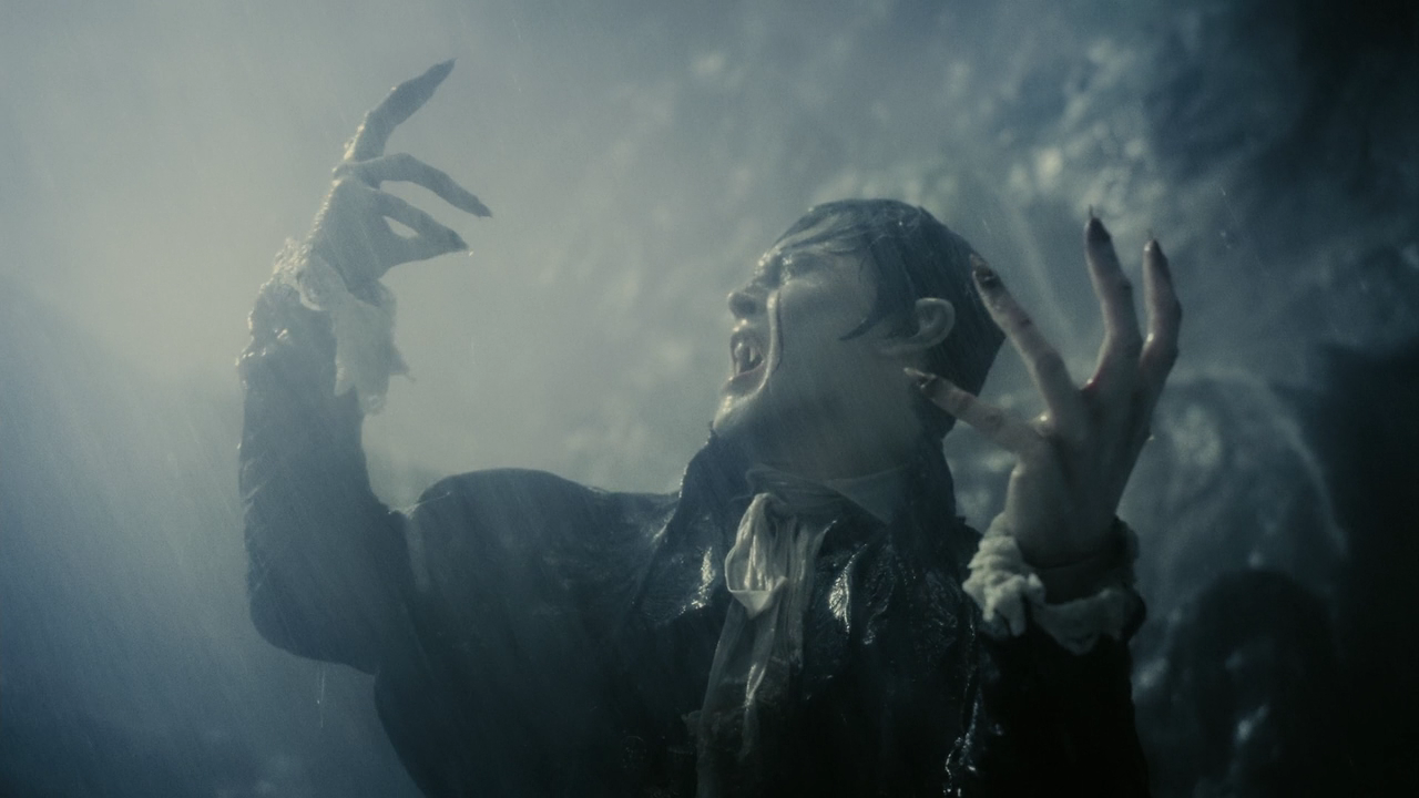 Dark.Shadows.2012.720p.BluRay.Rus.Ukr.[(010165)00-42-42].PNG
