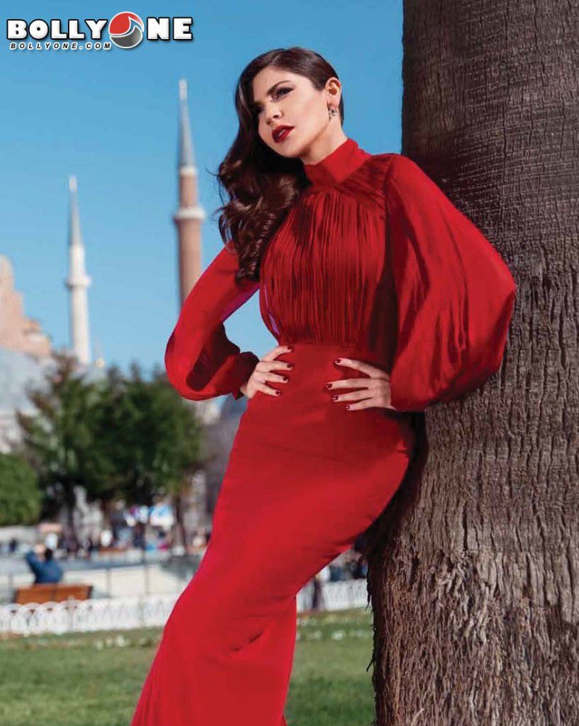 В вечернем платье