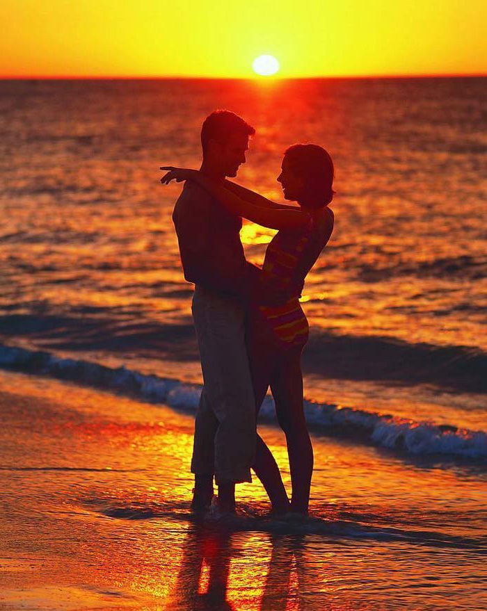 Влюбленные на закате
