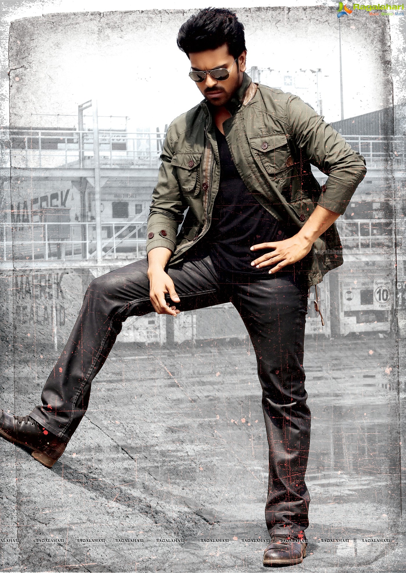 yevadu-ramcharan-posters3.jpg