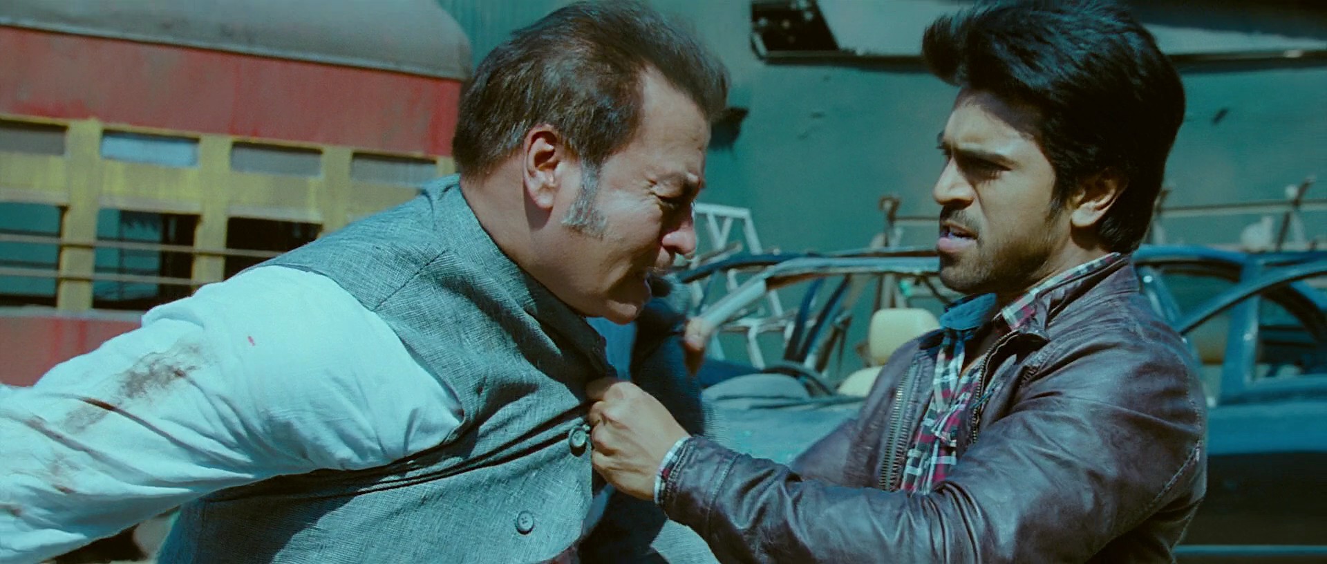 Naayak - Blu-Ray - 1080p - x264 - DTS - [DDR].mkv (2_35_25) 000082.jpg