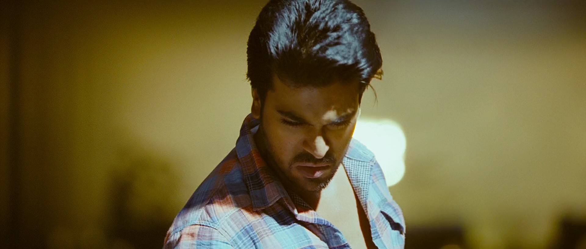 Naayak - Blu-Ray - 1080p - x264 - DTS - [DDR].mkv (1_44_10) 000073.jpg