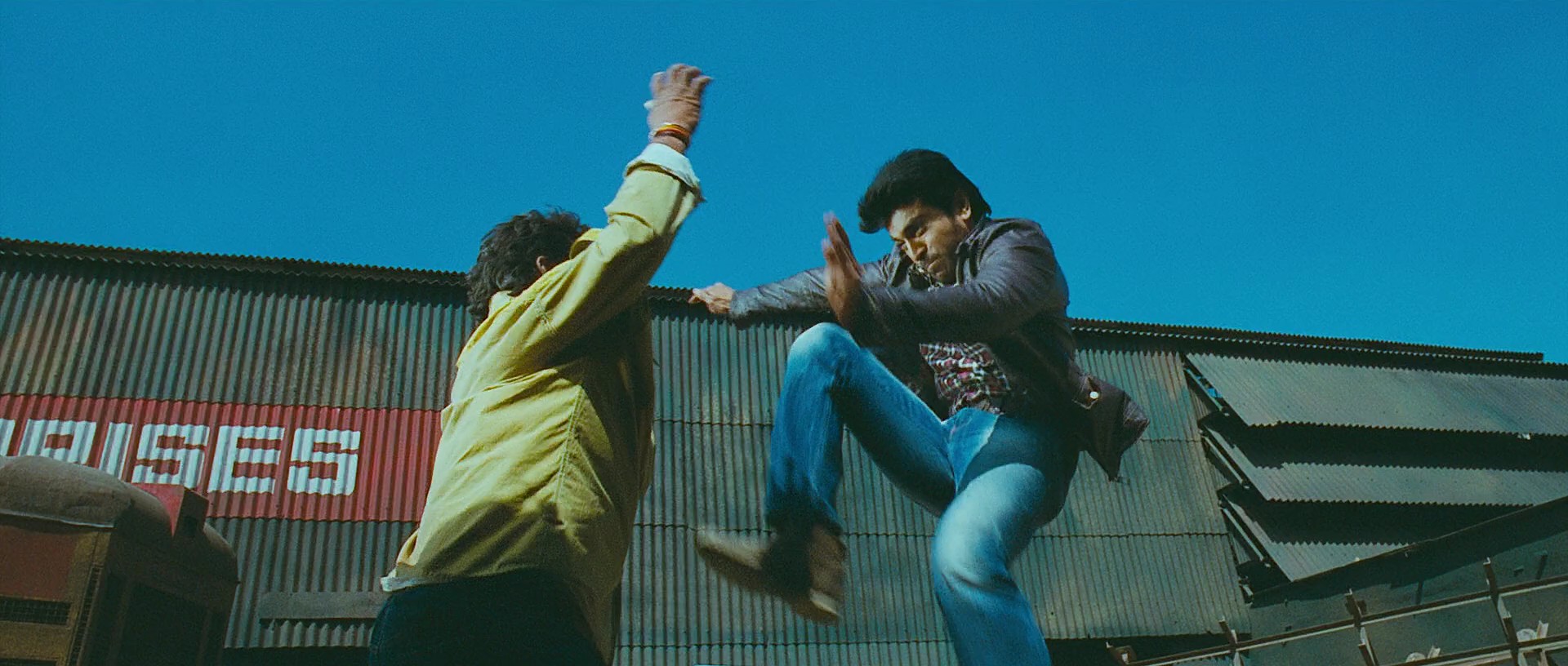 Naayak - Blu-Ray - 1080p - x264 - DTS - [DDR].mkv (2_34_52) 000072.jpg