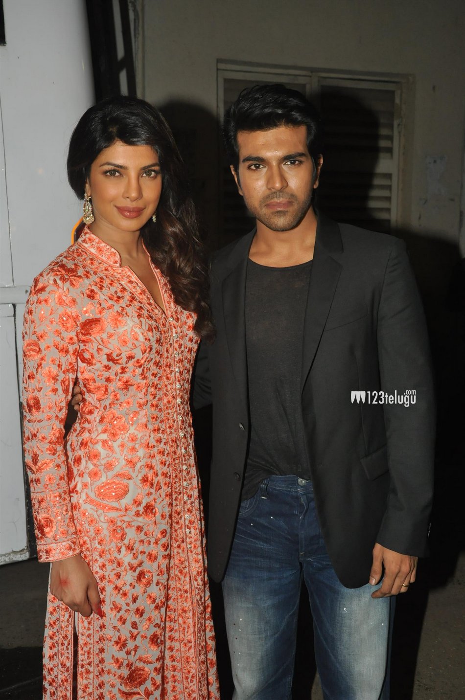 Ram%20charan,%20Priyanka%20at%20zanjeer%20promotions%20(11).JPG
