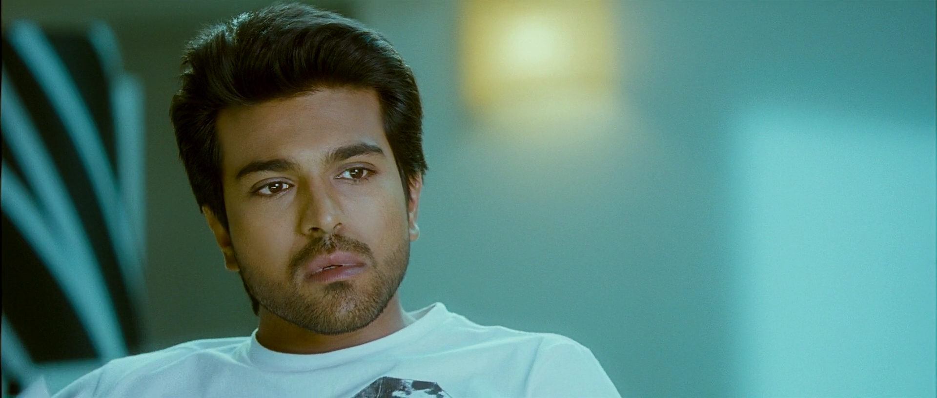 Naayak - Blu-Ray - 1080p - x264 - DTS.mkv_000982583.jpg