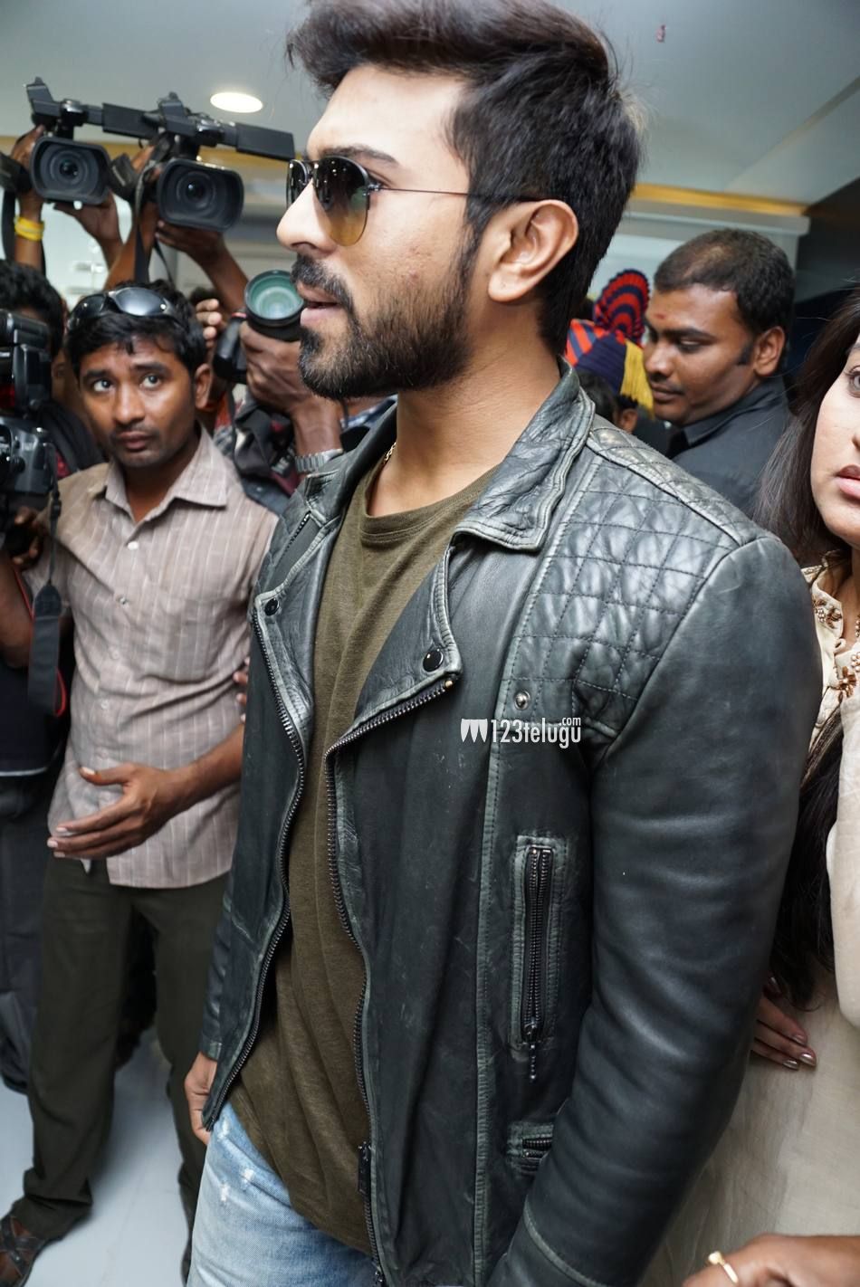 Ram Charan inaugarates karishma & Co's flagship store (3).jpg