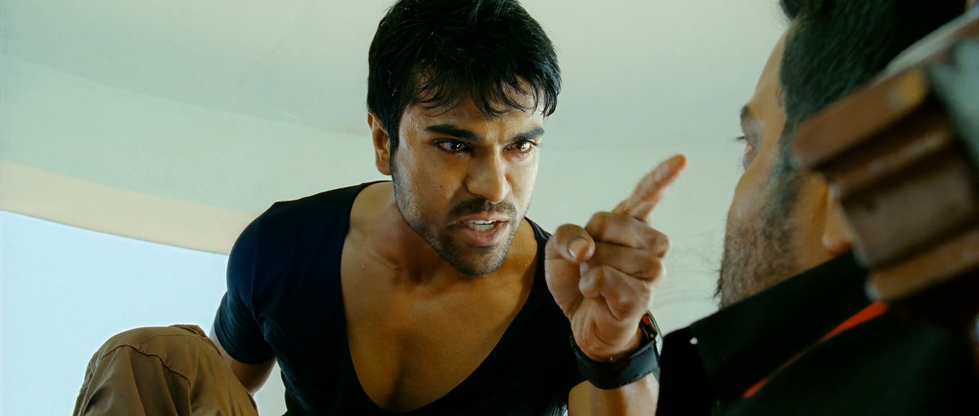 Yevadu_2014_BDRip_x264_1080p-0-19-23-084 (953).jpg