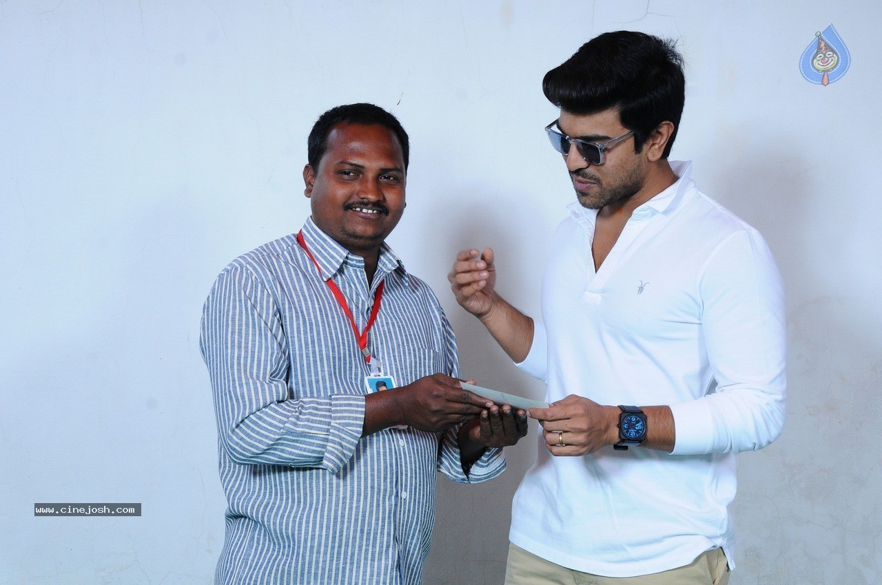 fans_meet_ram_charan_2601151024_014.jpg