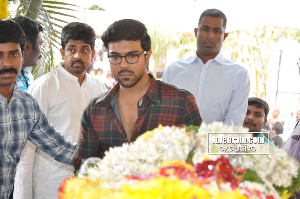 ramanaidu-celebspayhomage3.jpg