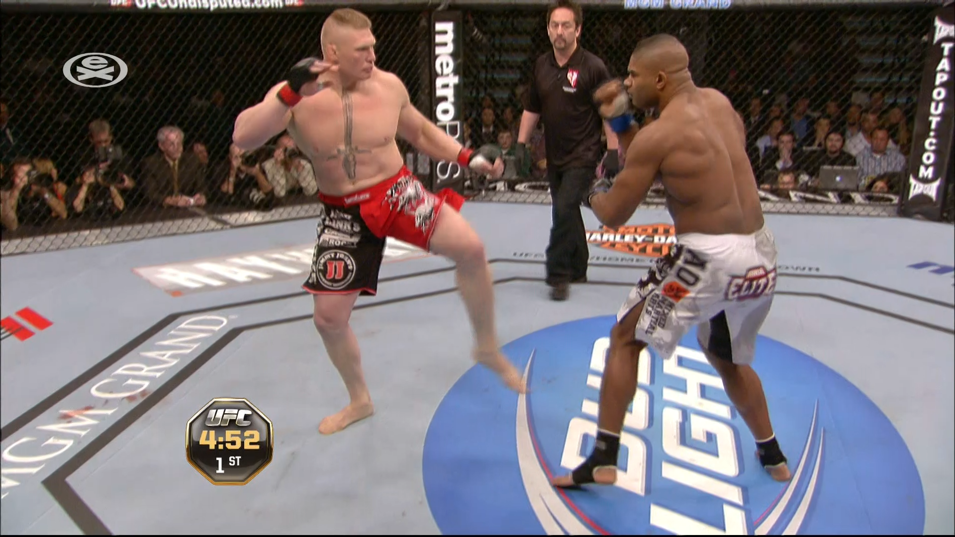 UFC 141 - Lesnar vs. Overeem_ (Main card)_30.12.2011_HDTV 1080i_POL_EN.ts_snapshot_01.44.26_[2016.05.28_11.36.35].png