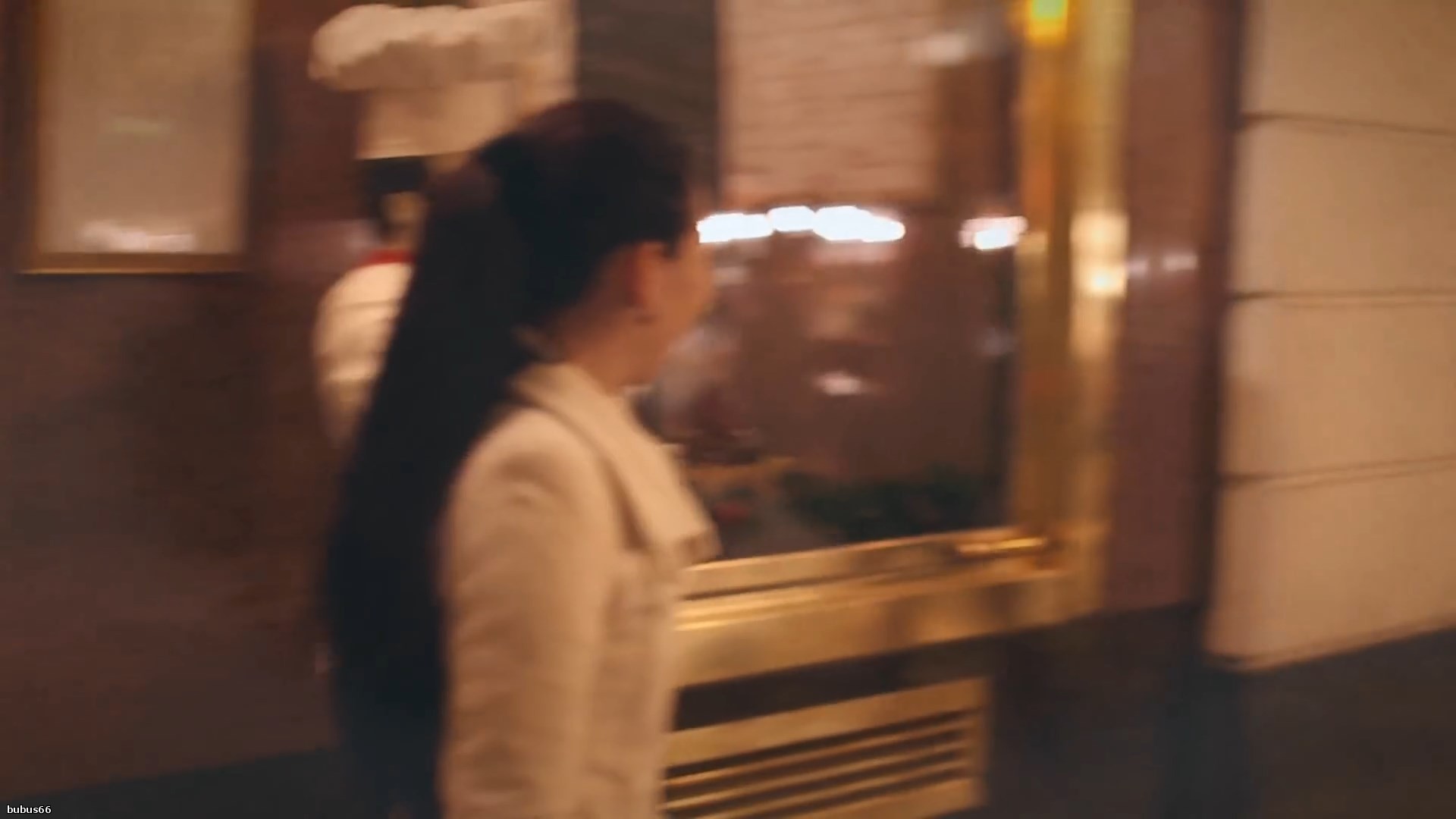 ?lom le?nyk?r?s a V?r?smarty t?ren __ Dream proposal at the Vorosmarty square.mp4_snapshot_00.39_[2017.03.18_17.59.15].jpg
