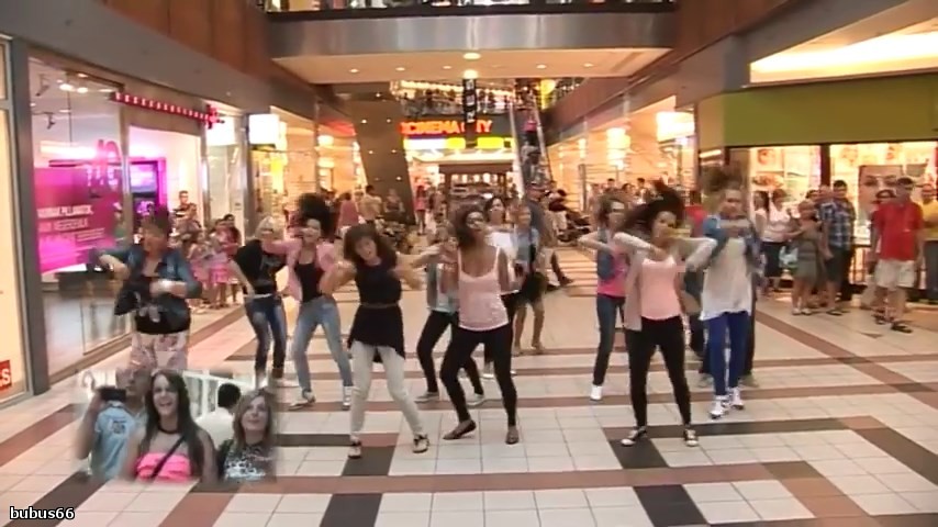 Meglepi flashmob l?nyk?r?s Campon?ban( Surprise wedding flashmob at Campona).mp4_snapshot_03.46_[2017.03.18_17.51.54].jpg