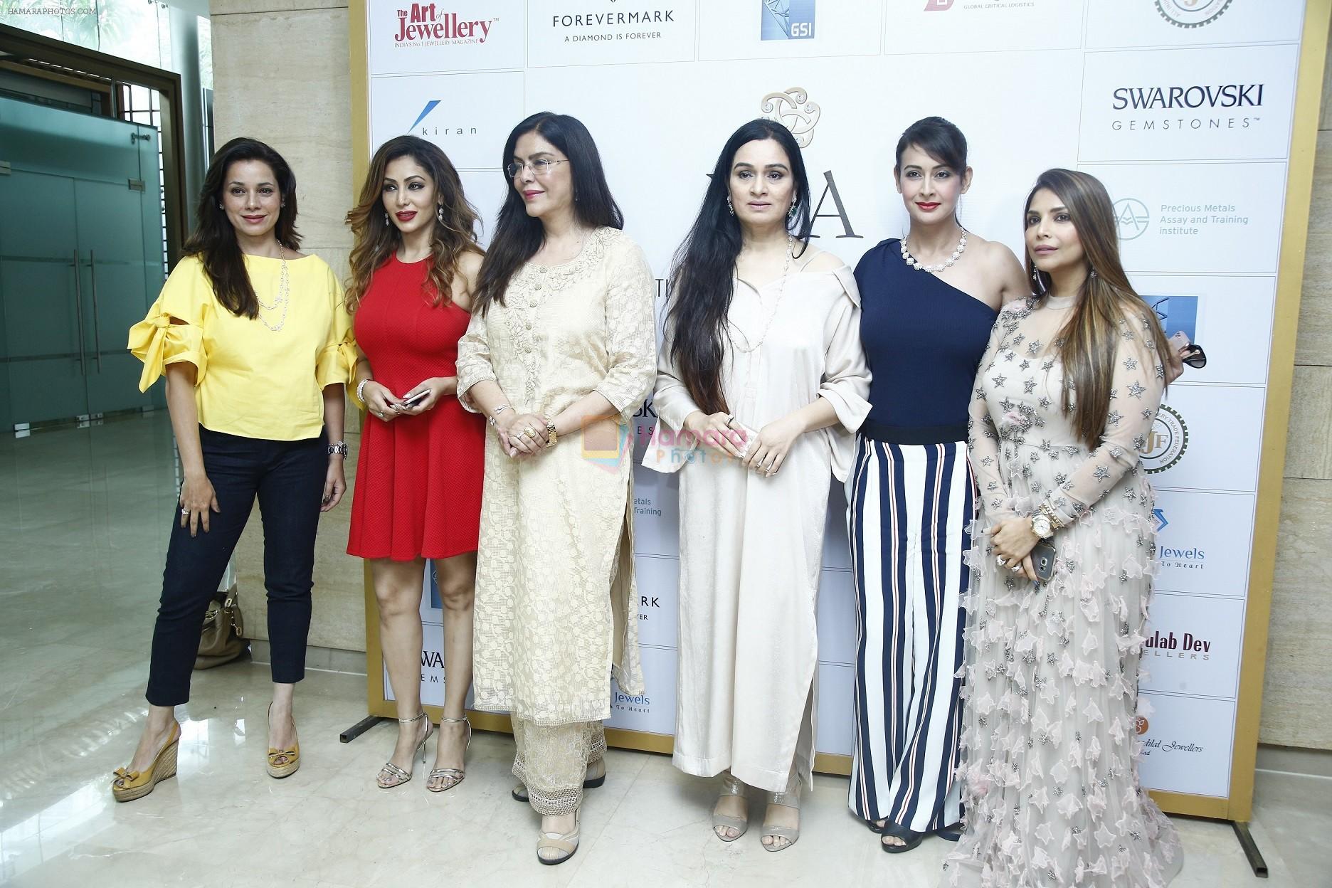 hpse_fullsize__3315743968_Zeenat Aman, Padmini Kolhapure, Neelam Kothari, Preeti Jhangiani at The Jury Round Of National Jewellery Awards 2017 on 20th July 2017 (10)_5971889d62cf0.JPG