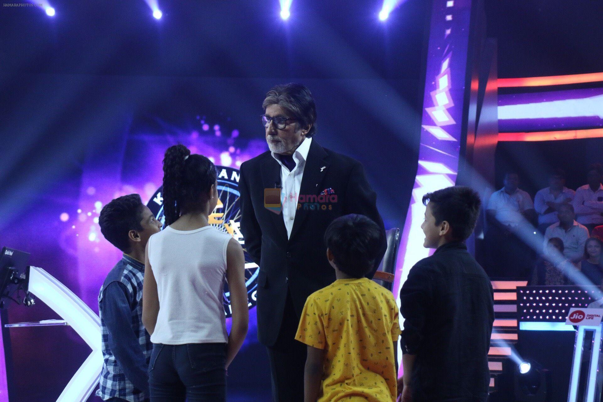 hpse_fullsize__3118348863_Amitabh Bachchan On Location Of KBC Season 9 on 29th Sept 2017(23)_59d225fb534f7.jpg