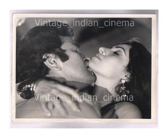 Original-Bollywood-photo-Rishi-Kapoor-Dimple-In-Saagar-1985.jpg