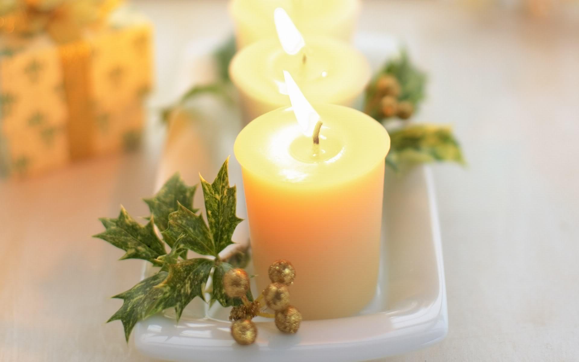 Красивые свечи картинки. Красивые свечки. Свечи красиво. Новогодняя свеча. Свеча на столе.