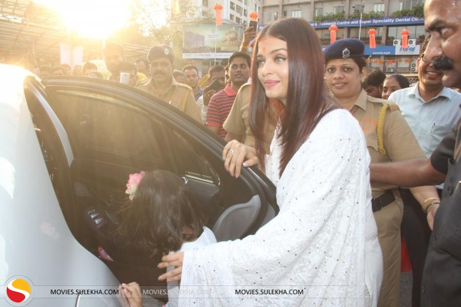 aishwarya-rai-visits-siddhivinayak-temple-with-daughter-aaradhya-on-b-day-stills05.jpg