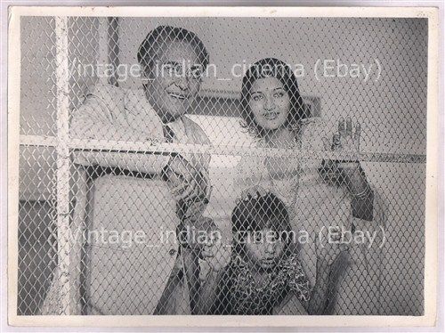 Original-Bollywood-photo-Ashok-kumar-sarika-In-Anpadh-1978.jpg