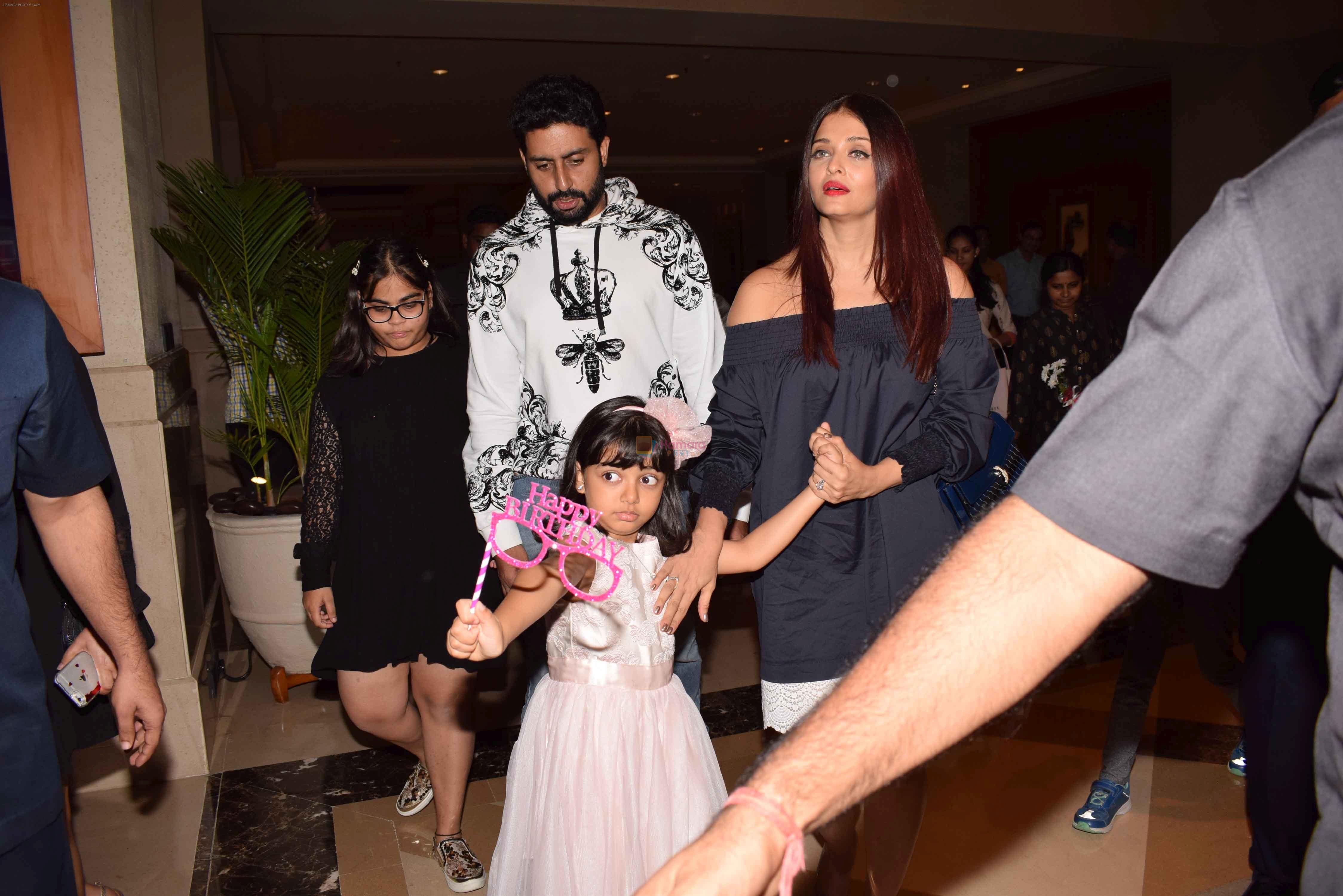 hpse_fullsize__2263746221_Aishwarya Rai  Abhishek Bachchan Celebrates Aaradhya Bachchan_s Birthday on 16th Nov 2017 (7)_5a0e88d732d1a.jpg