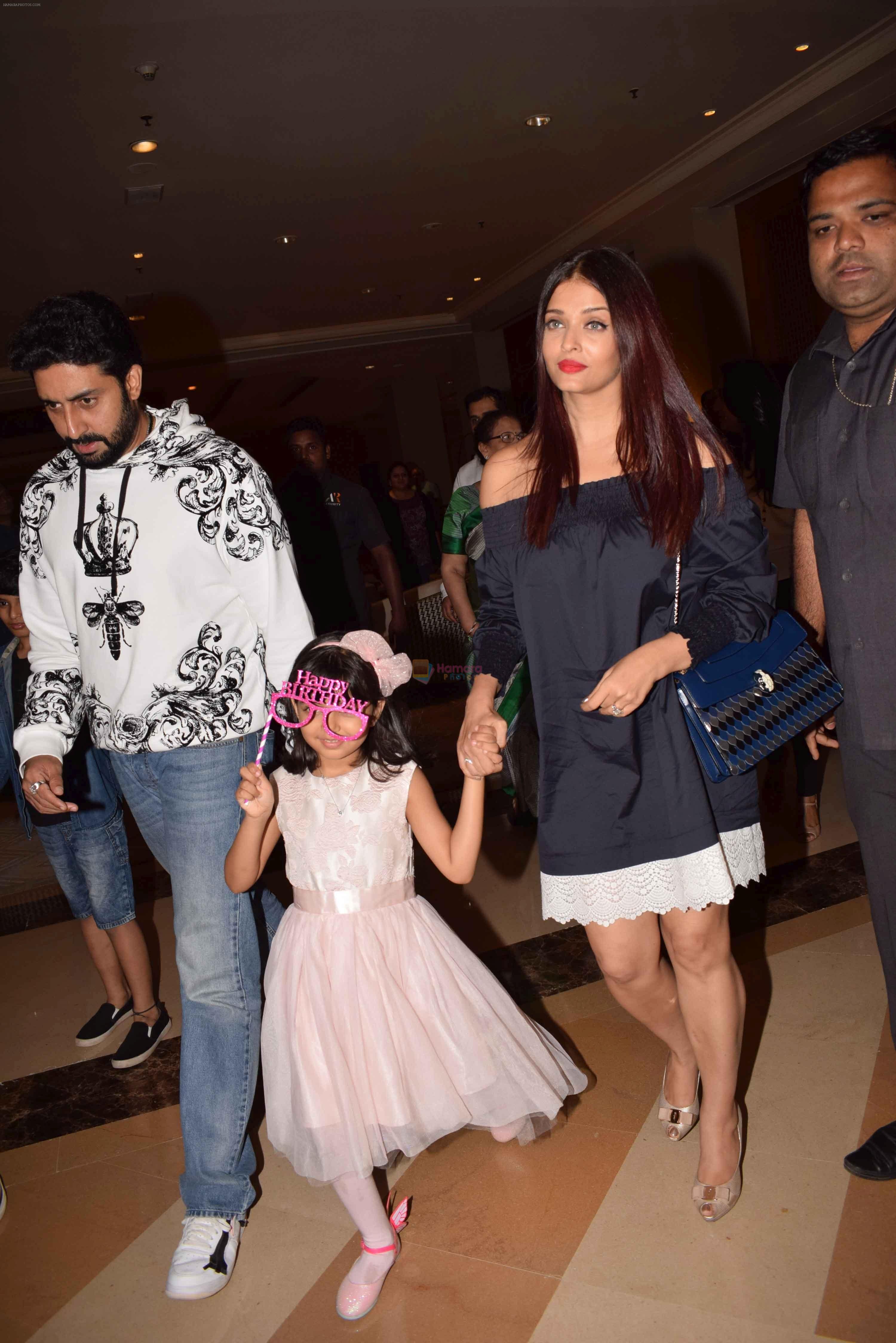 hpse_fullsize__1864052274_Aishwarya Rai  Abhishek Bachchan Celebrates Aaradhya Bachchan_s Birthday on 16th Nov 2017 (5)_5a0e88c23c8d5.jpg