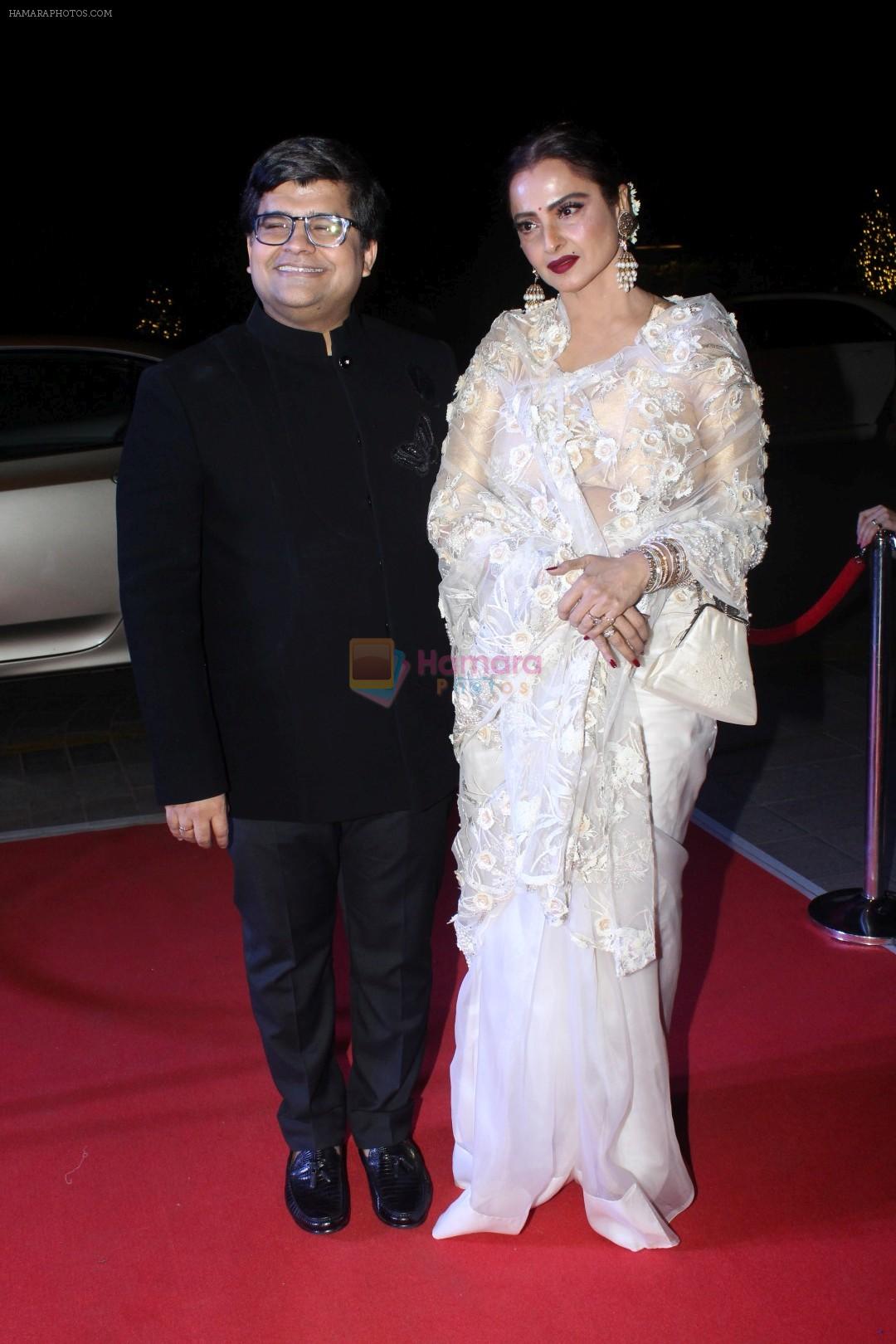 hpse_fullsize__175367125_Rekha at the Red Carpet Of Filmfare Glamour  Style Awards on 1st Dec 2017 (384)_5a224a1da841e.JPG