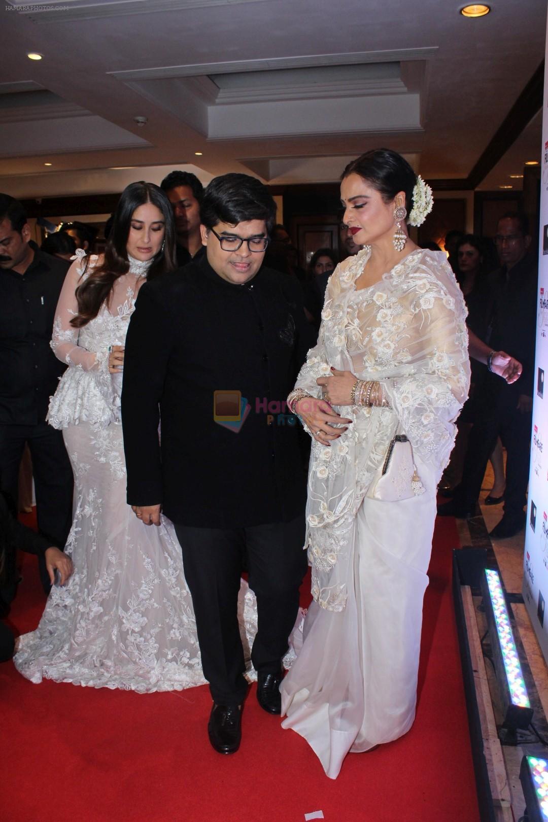 hpse_fullsize__3508720457_Kareena Kapoor, Rekha at the Red Carpet Of Filmfare Glamour  Style Awards on 1st Dec 2017 (419)_5a2247909638c.JPG