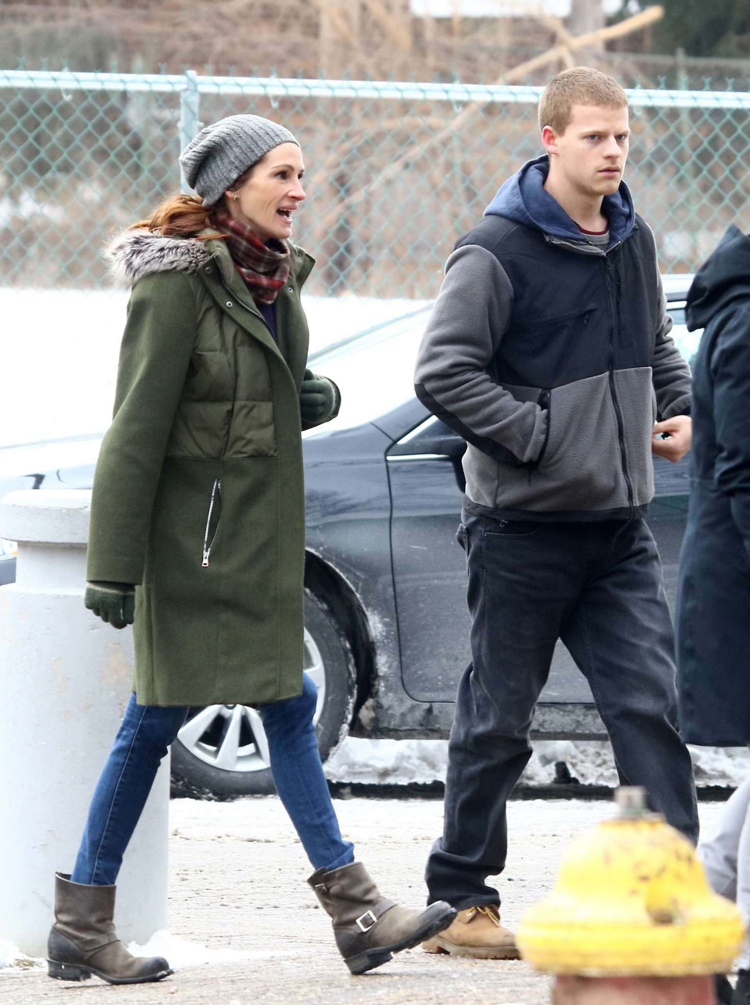 Julia-Roberts-and-Lucas-Hedges-on-the-set-of-Ben-Is-Back--14.jpg