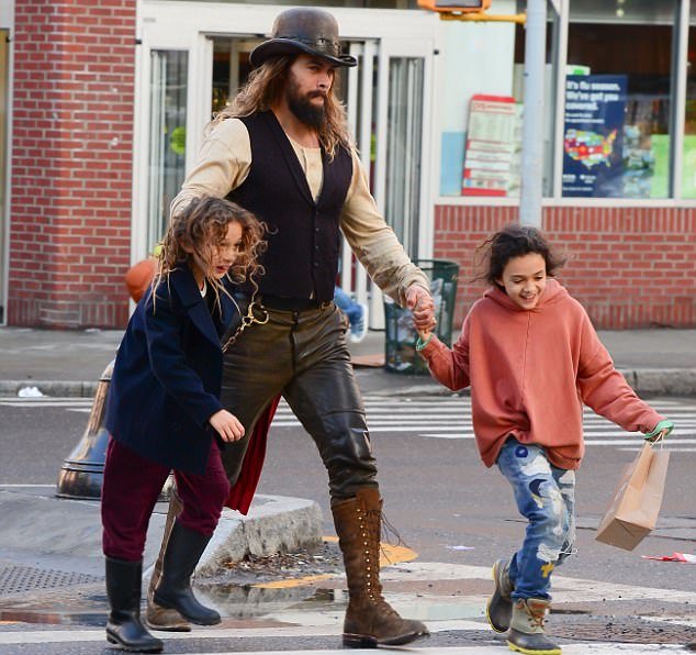 48842E1600000578-0-image-m-55_1516757513514_00634596 (1).jpg