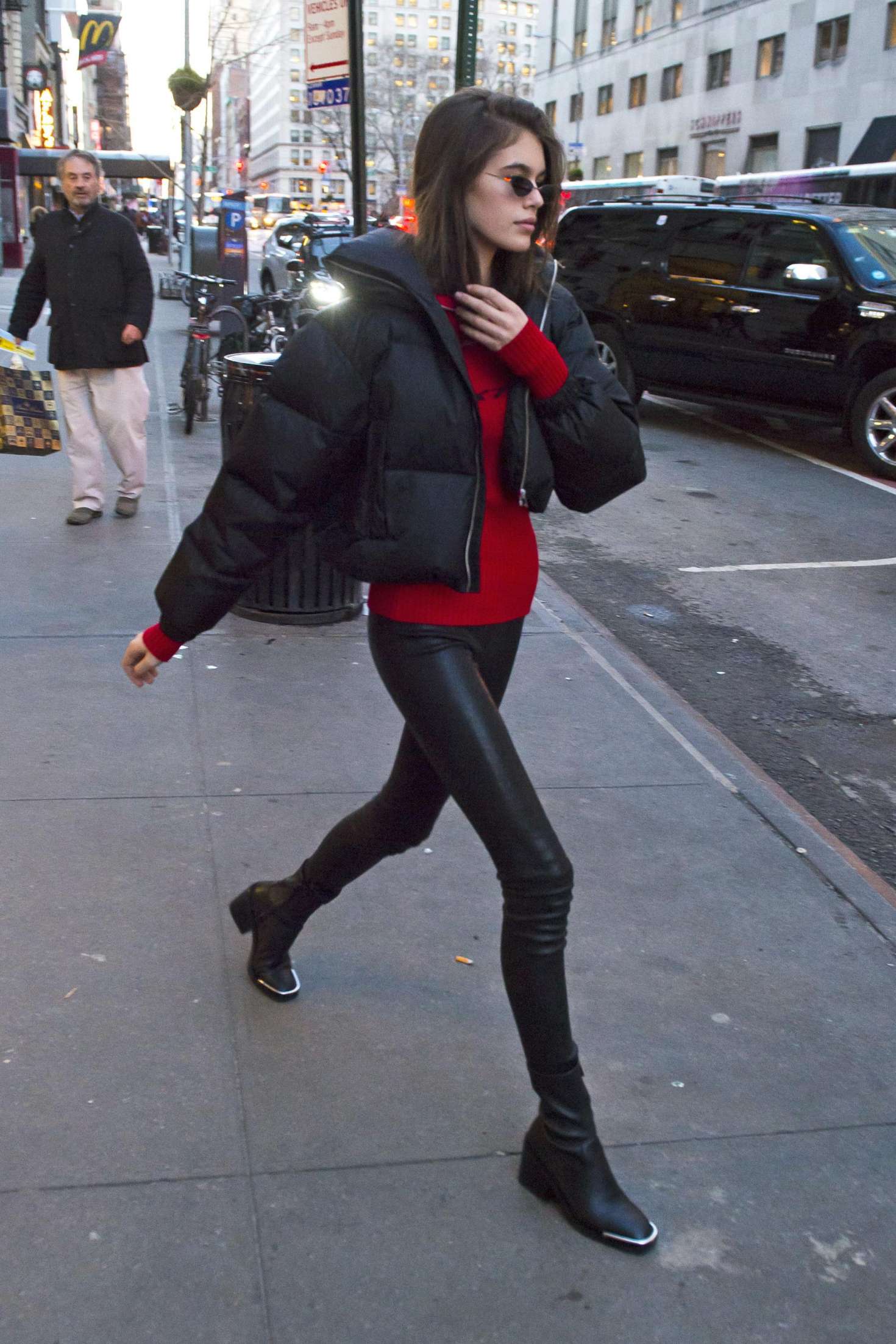 Kaia-Gerber-in-Tight-Pants-Shopping-in-NYC--07.jpg