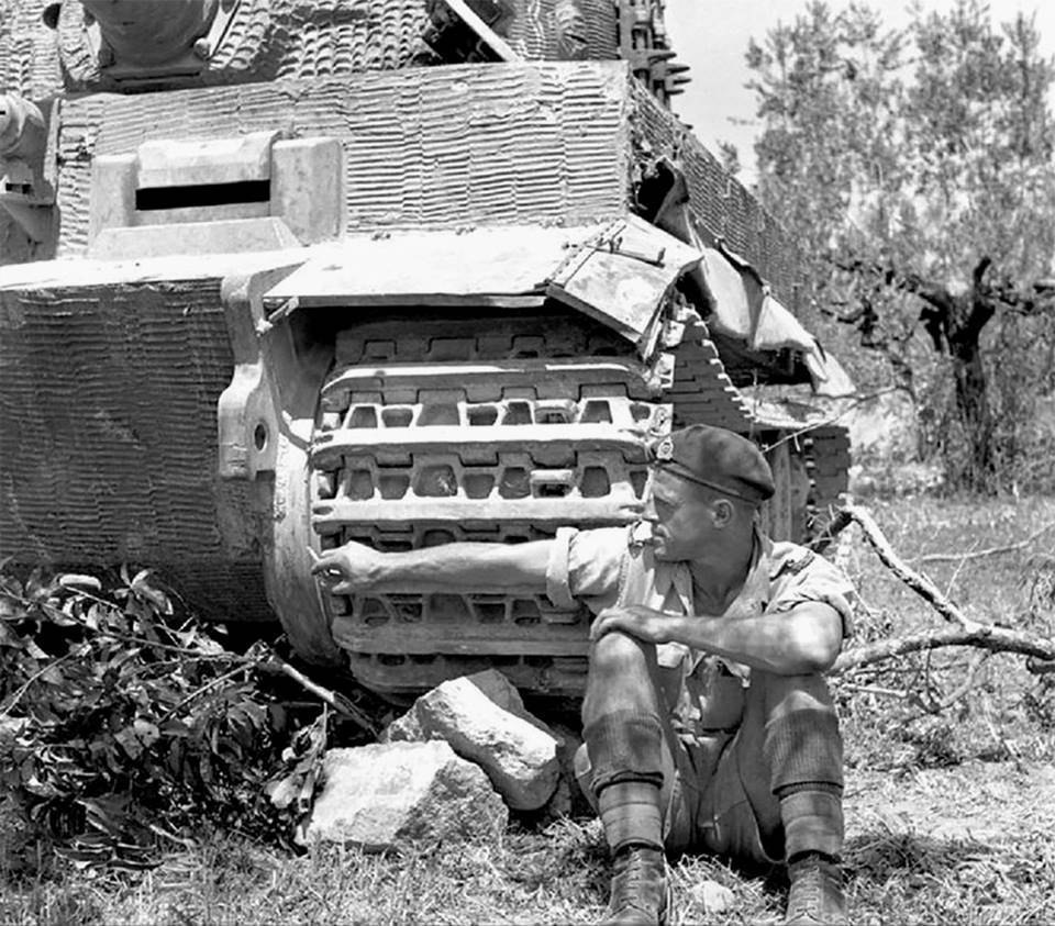 Вермахт танк тигр. Подбитый немецкий танк тигр. Танк тигр 1944. Танк тигр второй мировой войны.
