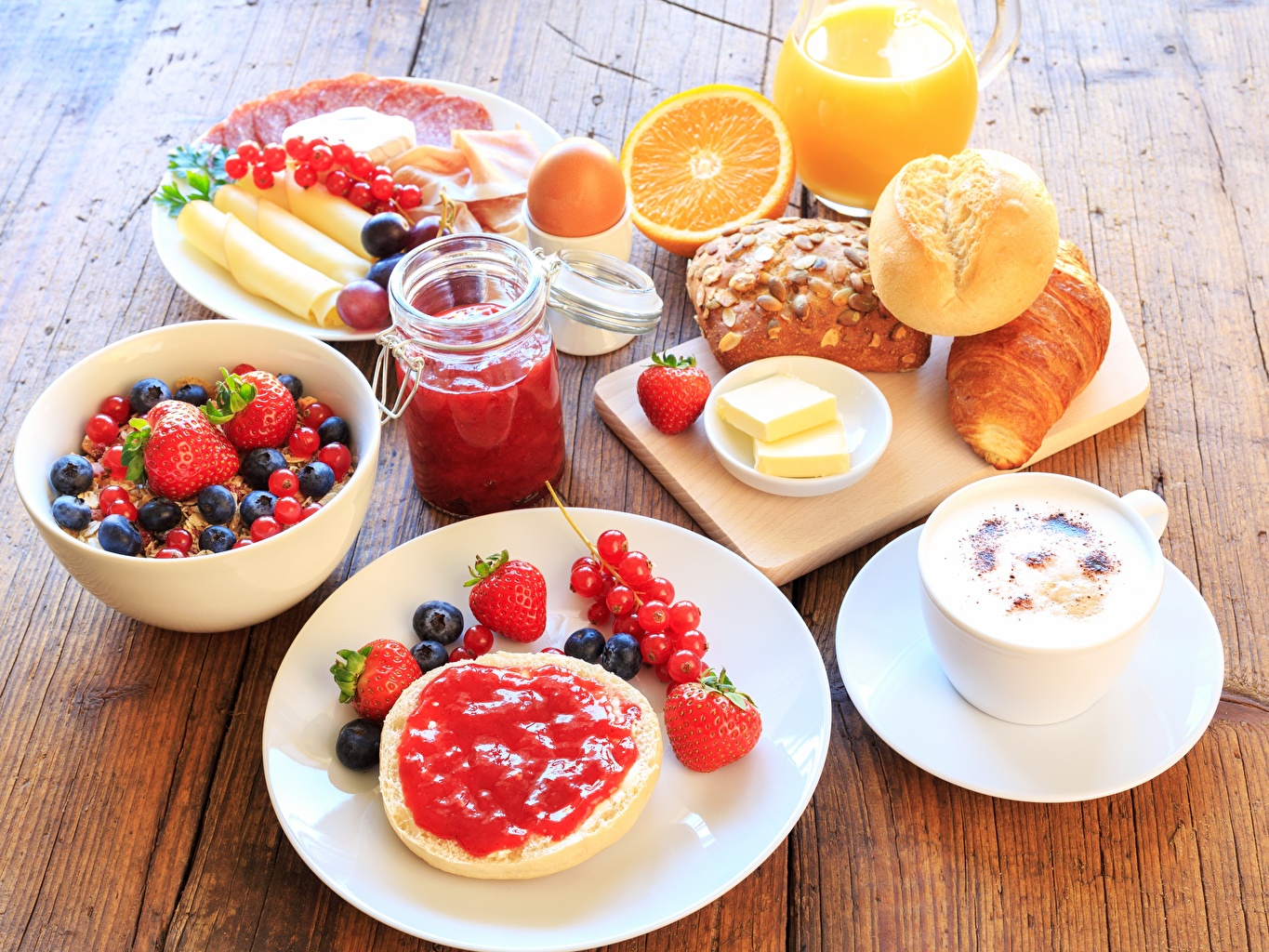 Berry_Buns_Juice_Strawberry_Blueberries_Breakfast_544509_1365x1024.jpg