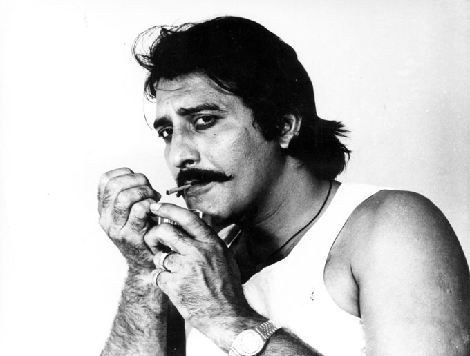 khanna-smoking-2.jpg