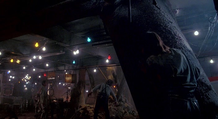 Texas.Chainsaw.Massacre.2.1986.hdrip_[1.46][(096433)20-20-44].PNG