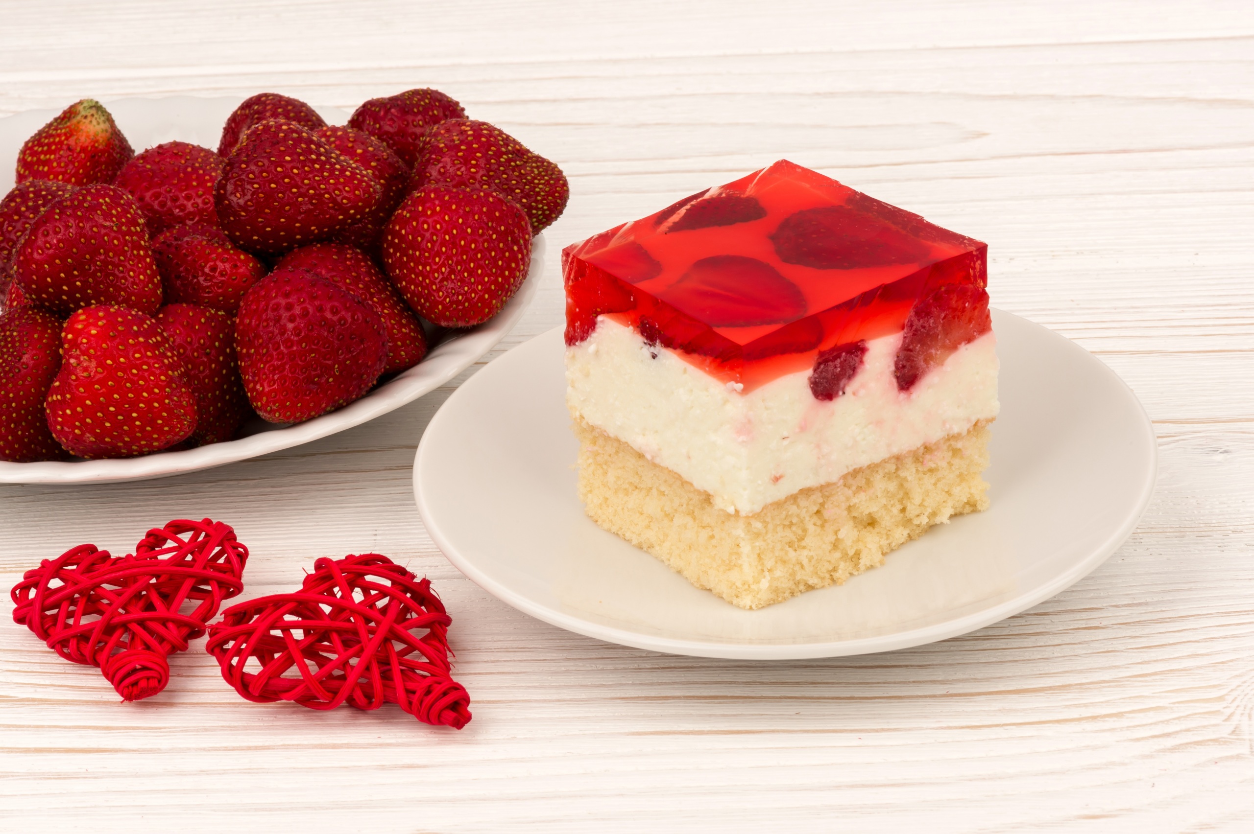 Cake_Strawberry_Gelatin_dessert_jelly_Wood_planks_541467_2560x1704.jpg