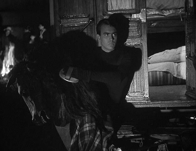 Testament.d'Orphee.1960.dvdrip_[1.37]_[teko][(026108)17-05-00].PNG