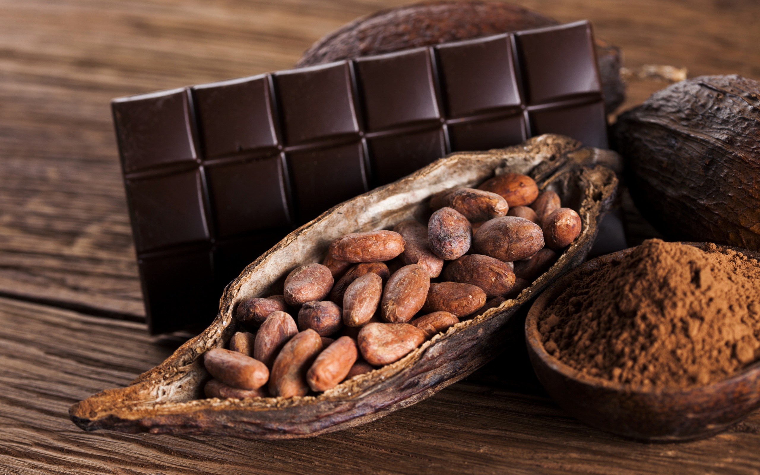 Sweets_Chocolate_Nuts_Wood_planks_Cocoa_solids_540632_2560x1600.jpg