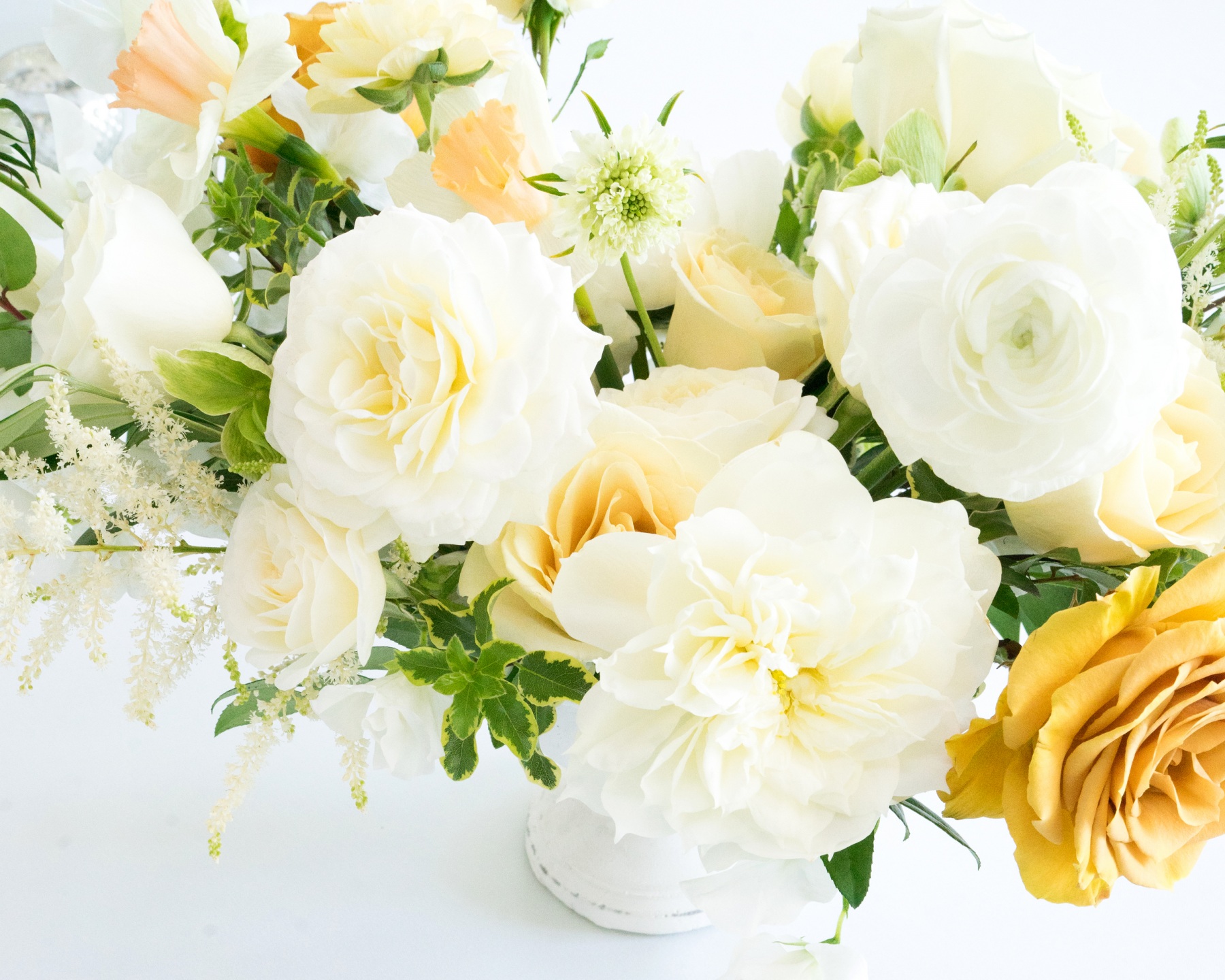 Bouquets_Roses_Peonies_White_background_White_540822_1800x1440.jpg