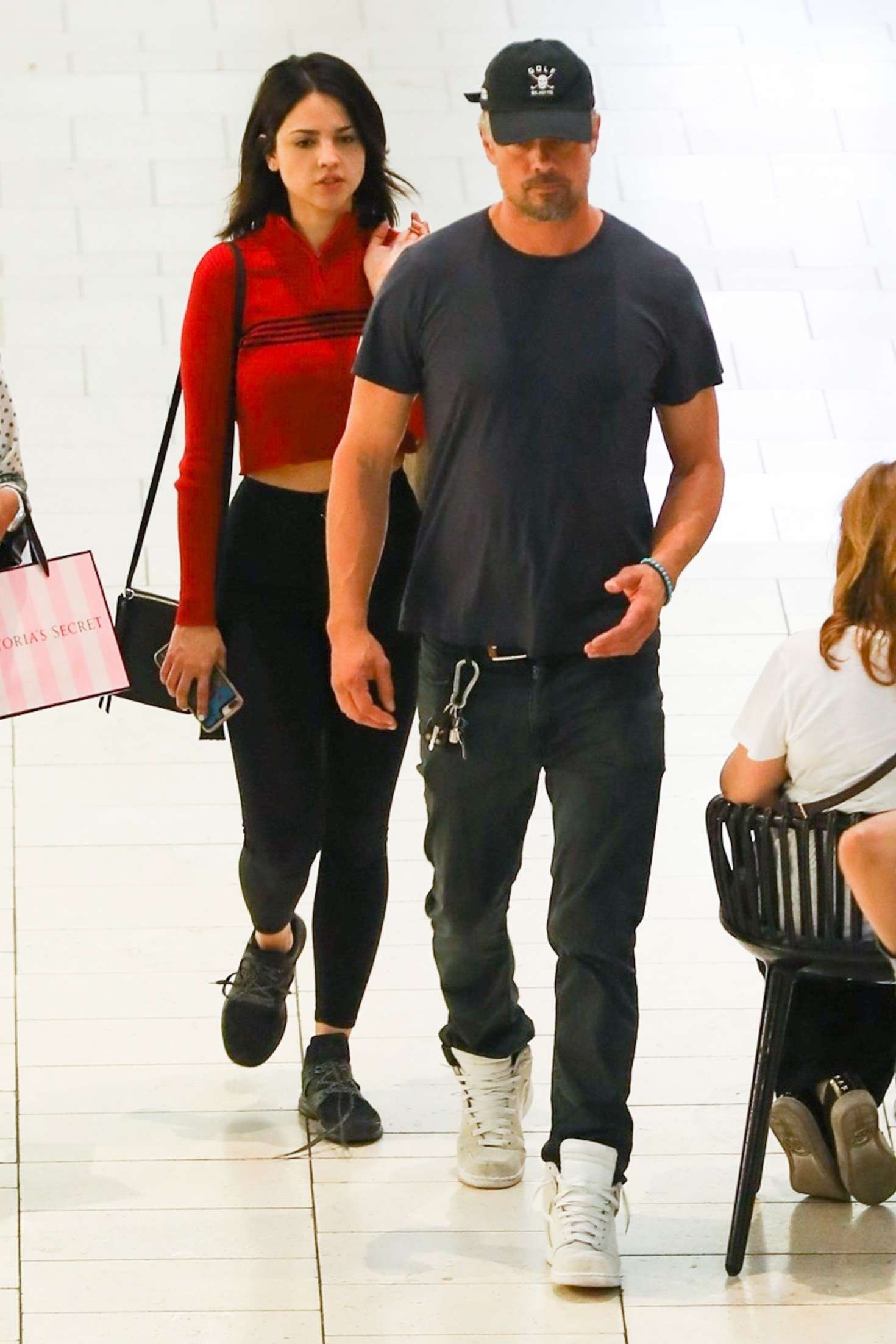 Eiza-Gonzalez-and-Josh-Duhamel-out-in-Los-Angeles--24.jpg