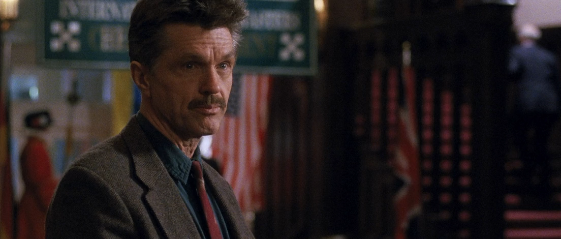 Ход королевой_1992_BDRIP-AVC_[-=DoMiNo=-].mkv_20180730_193152.327.png