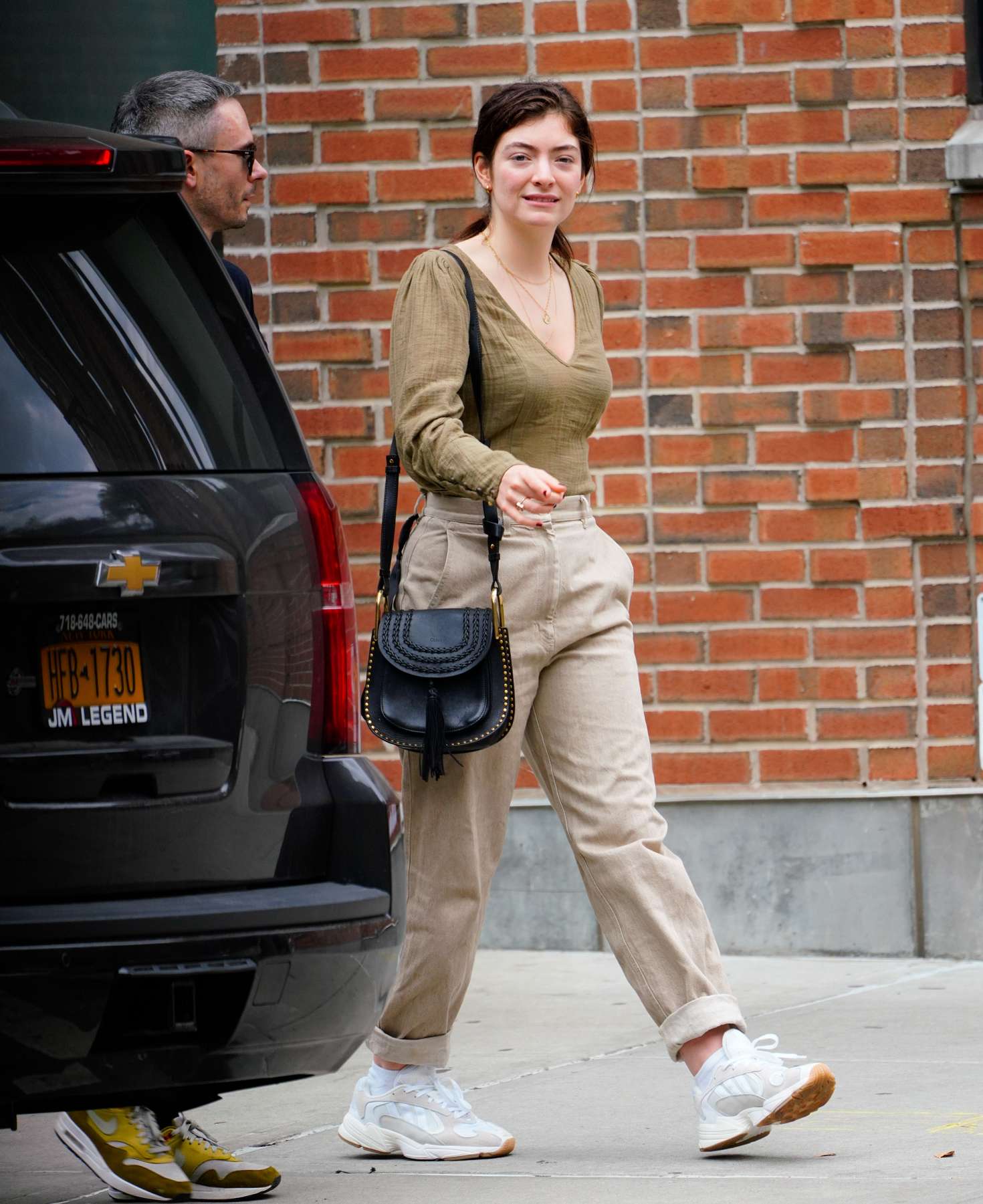 Lorde_-Out-in-New-York--05.jpg