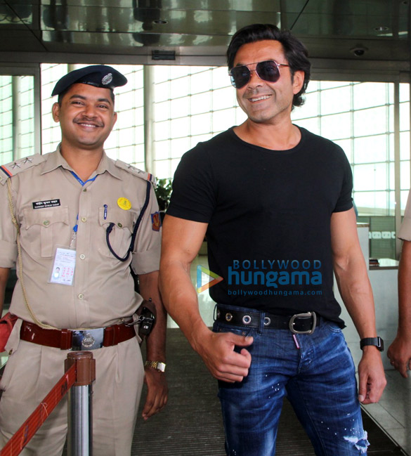 Bobby-Deol-snapped-at-the-airport-5.jpg