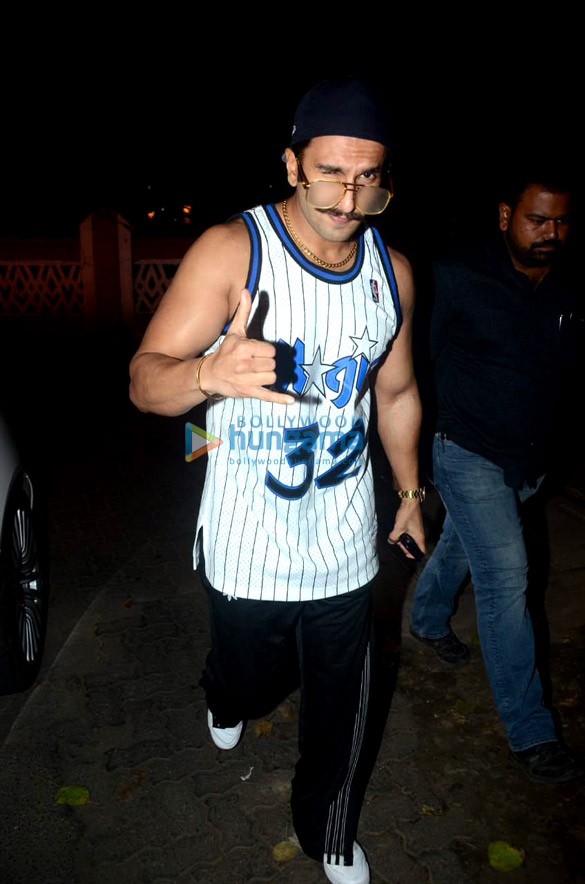 Ranveer-Singh-spotted-in-Bandra-1.jpg