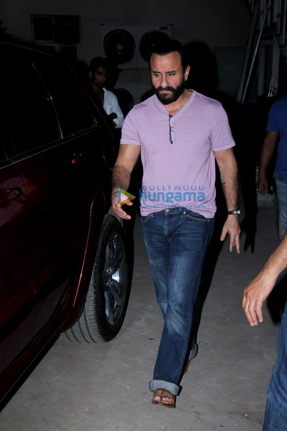 Saif-Ali-Khan-spotted-at-Mehboob-Studio-in-Bandra-1.jpg