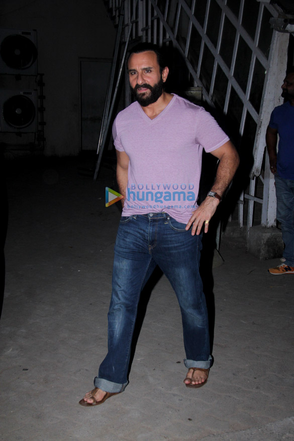 Saif-Ali-Khan-spotted-at-Mehboob-Studio-in-Bandra-5.jpg