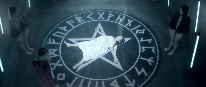 Luciferina 2018 WEB-DLRip.avi_snapshot_00.55.25_[2018.11.17_18.13.25].jpg