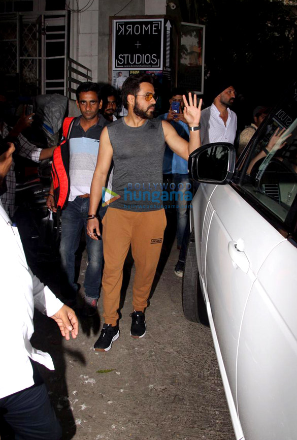 Emraan-Hashmi-spotted-at-Krome-studio-in-Bandra-3.jpg