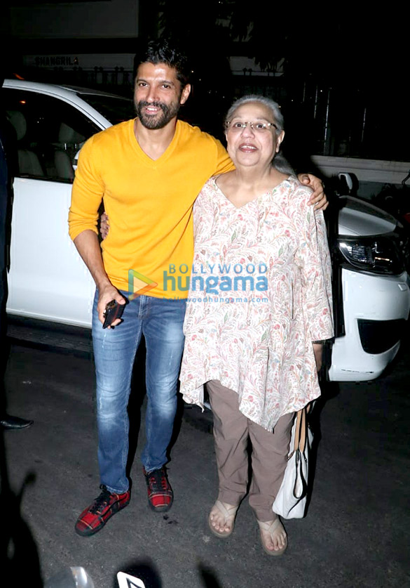 =Farhan-Akhtar-snapped-with-mom-spotted-in-Bandra-2.jpg