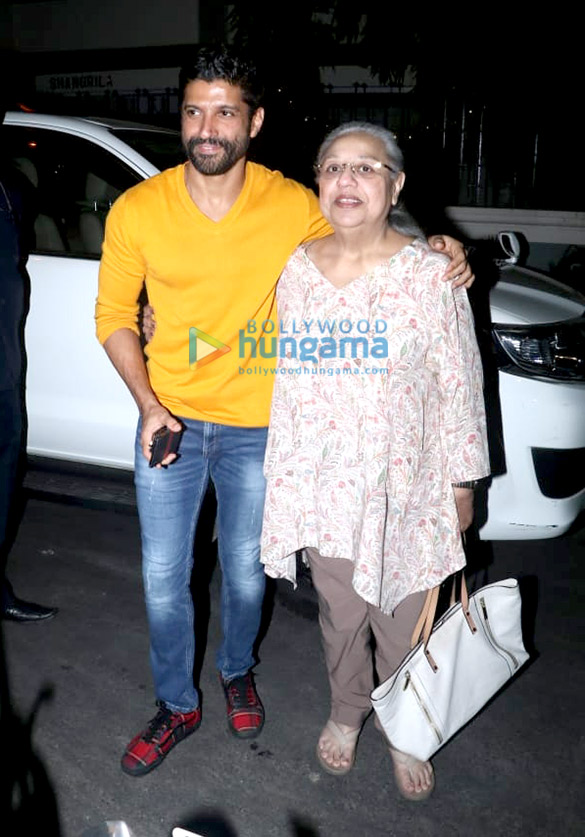 =Farhan-Akhtar-snapped-with-mom-spotted-in-Bandra-3.jpg